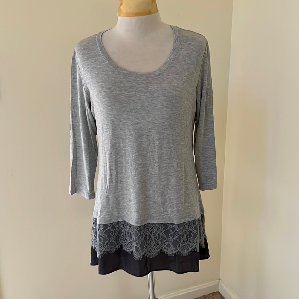 LOGO SZ MP grey top with lace .